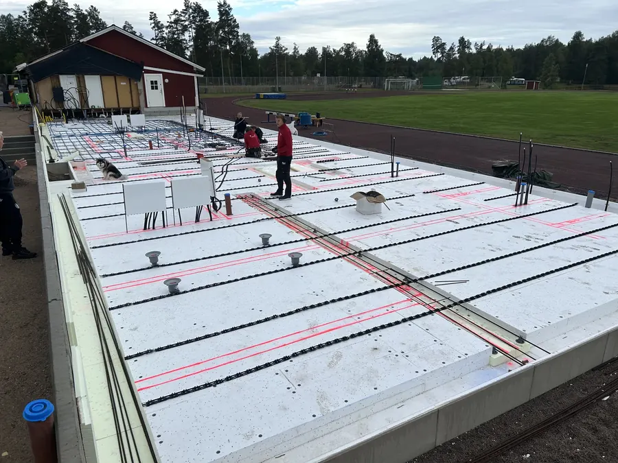 Arbetet med grunden är igång vid Skruvs IP.