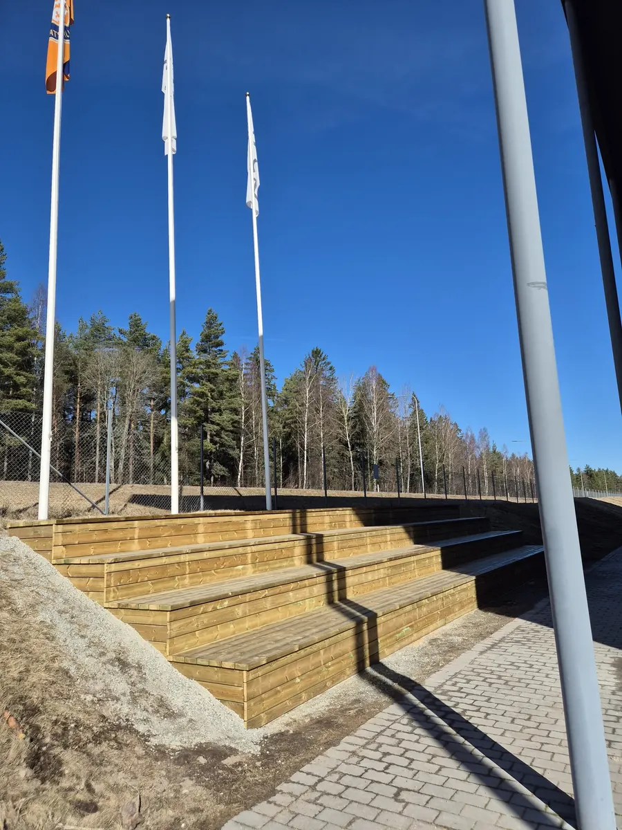 Sittläktare i slänt – projektbild 2
