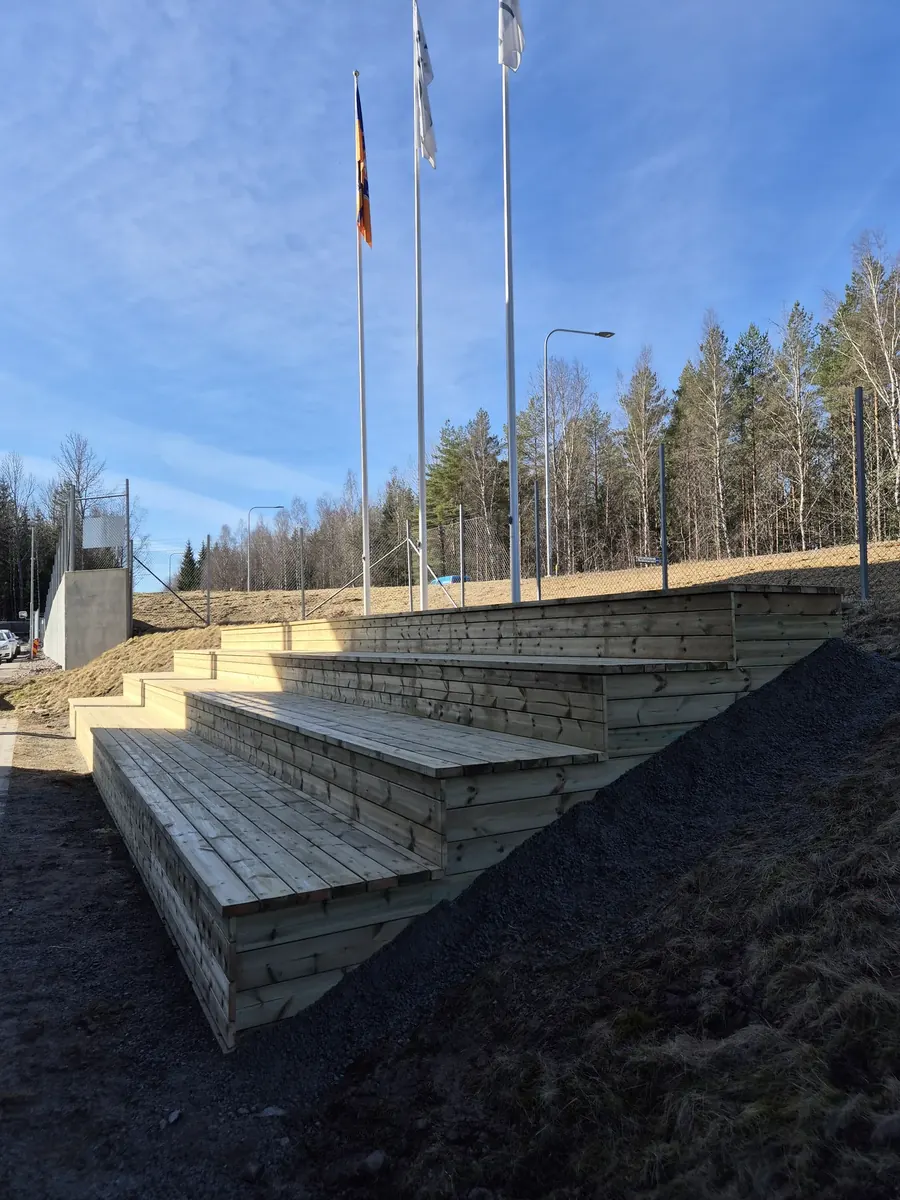 Sittläktare i slänt – projektbild 3